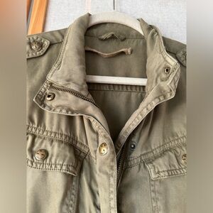 Max Jeans olive green jacket adjustable draw string, zipper, pockets khaki